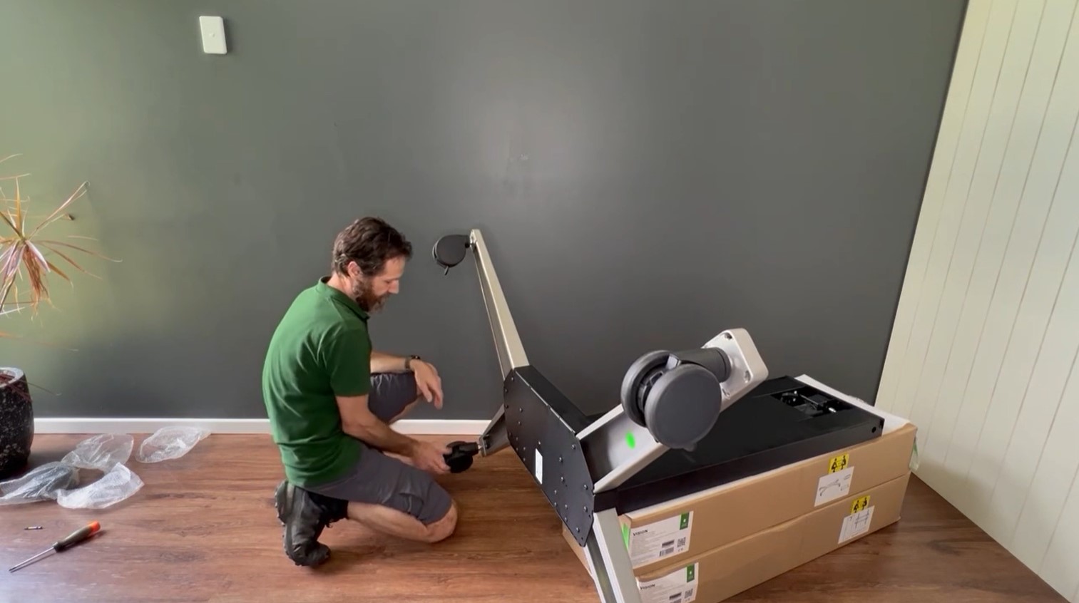 Vision unboxing videos released for F50/1 floorstands